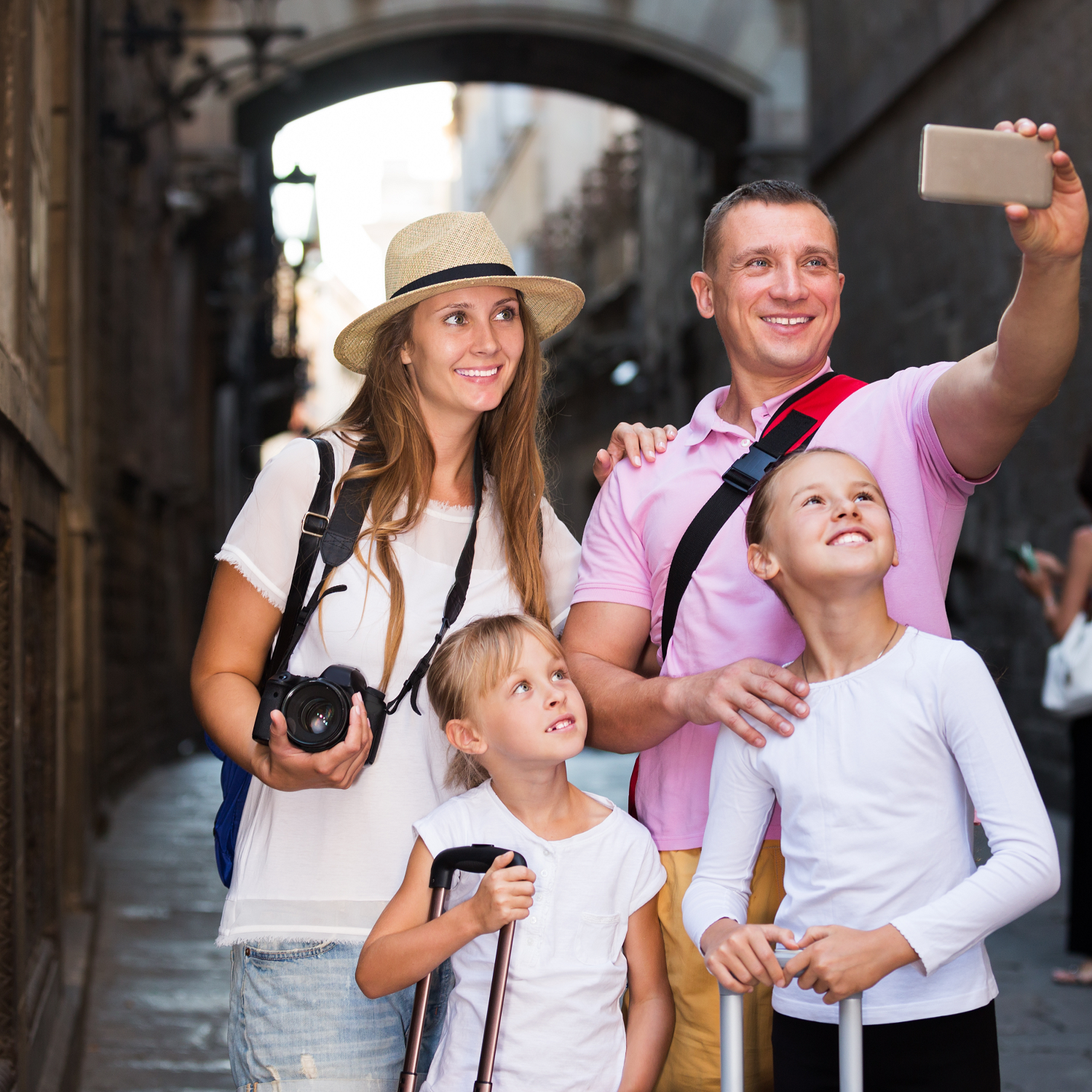 Family of 4 on vacation taking a selfie